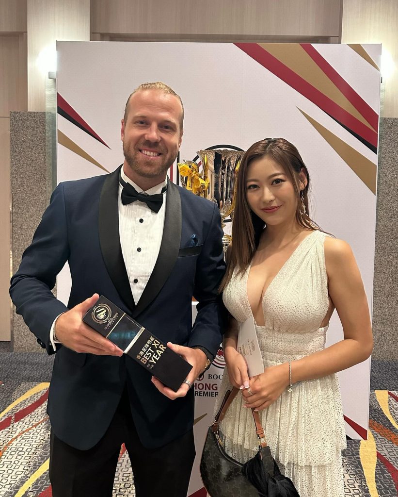 Kylie C足總頒獎禮出「峰」頭 Deev V禮服獲網民激讚-91极品番号网